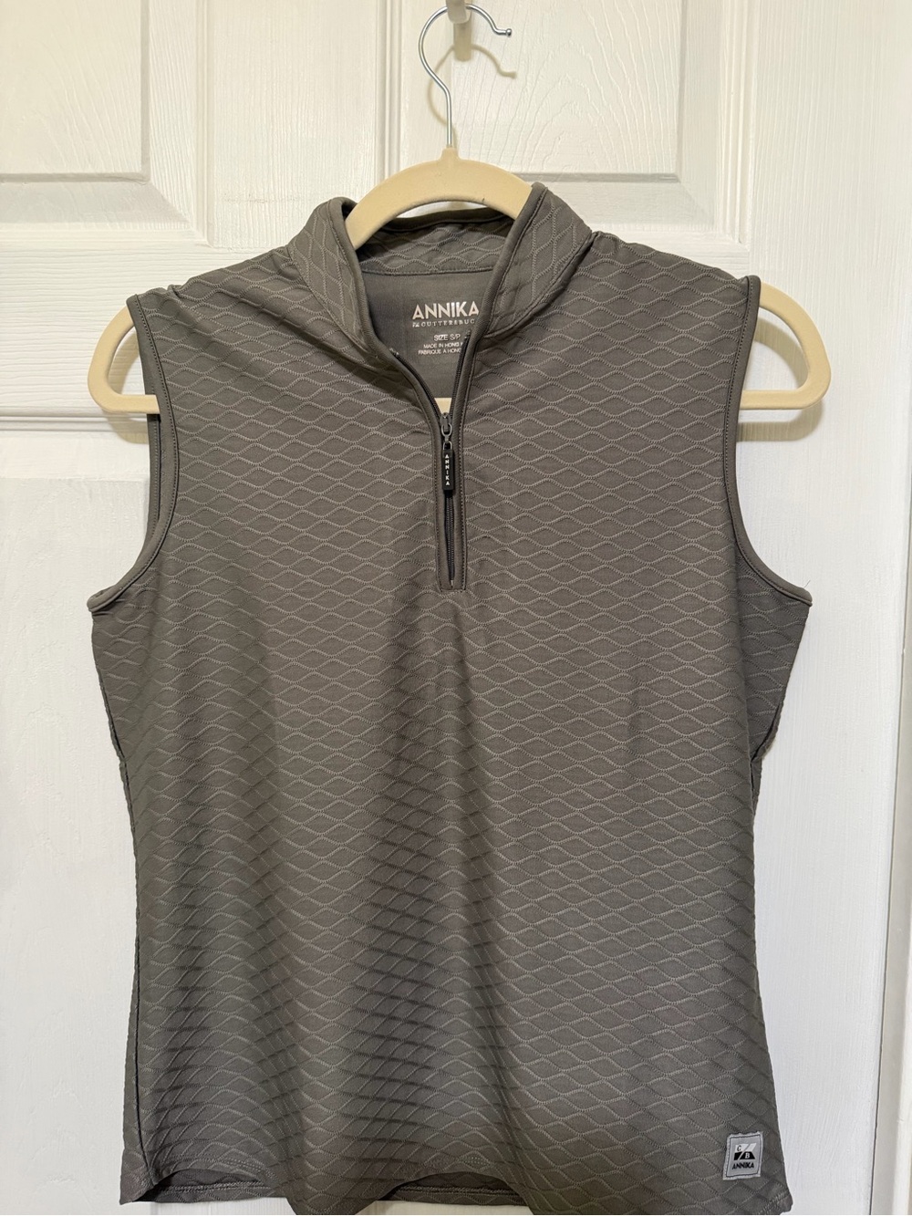 ANNIKA Sleeveless Quarter-Zip Golf Top — Gray
